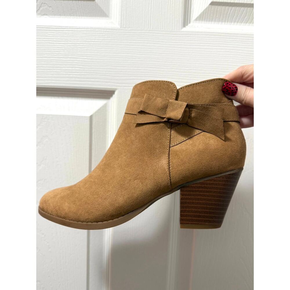 New Torrid 10W 10 Wide Beige Tan Faux Suede Bow Winter Booties Boots 2.5" Heel